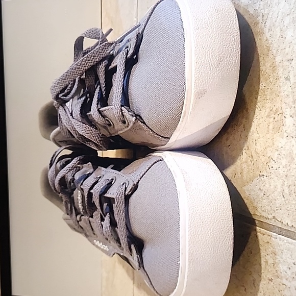 Like New!! Adidas Sneakers Unisex, Woman's Sz 5 in tag - Picture 8 of 11